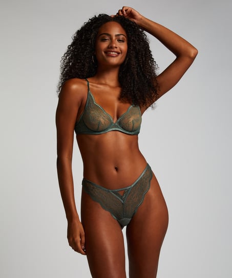 Isabelle Cheekini, Green