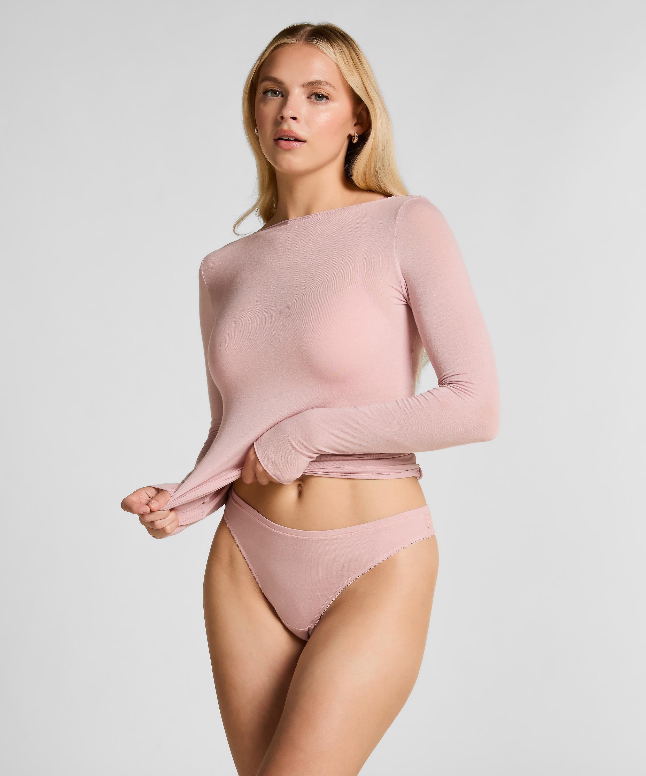 Alex Thong, Pink, main