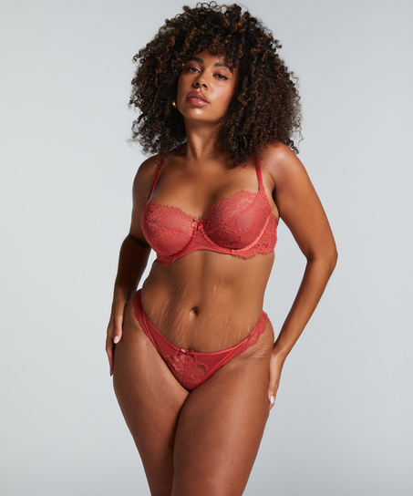 Lorna Brazilian, Red