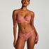 Isabelle Cheekini, Pink