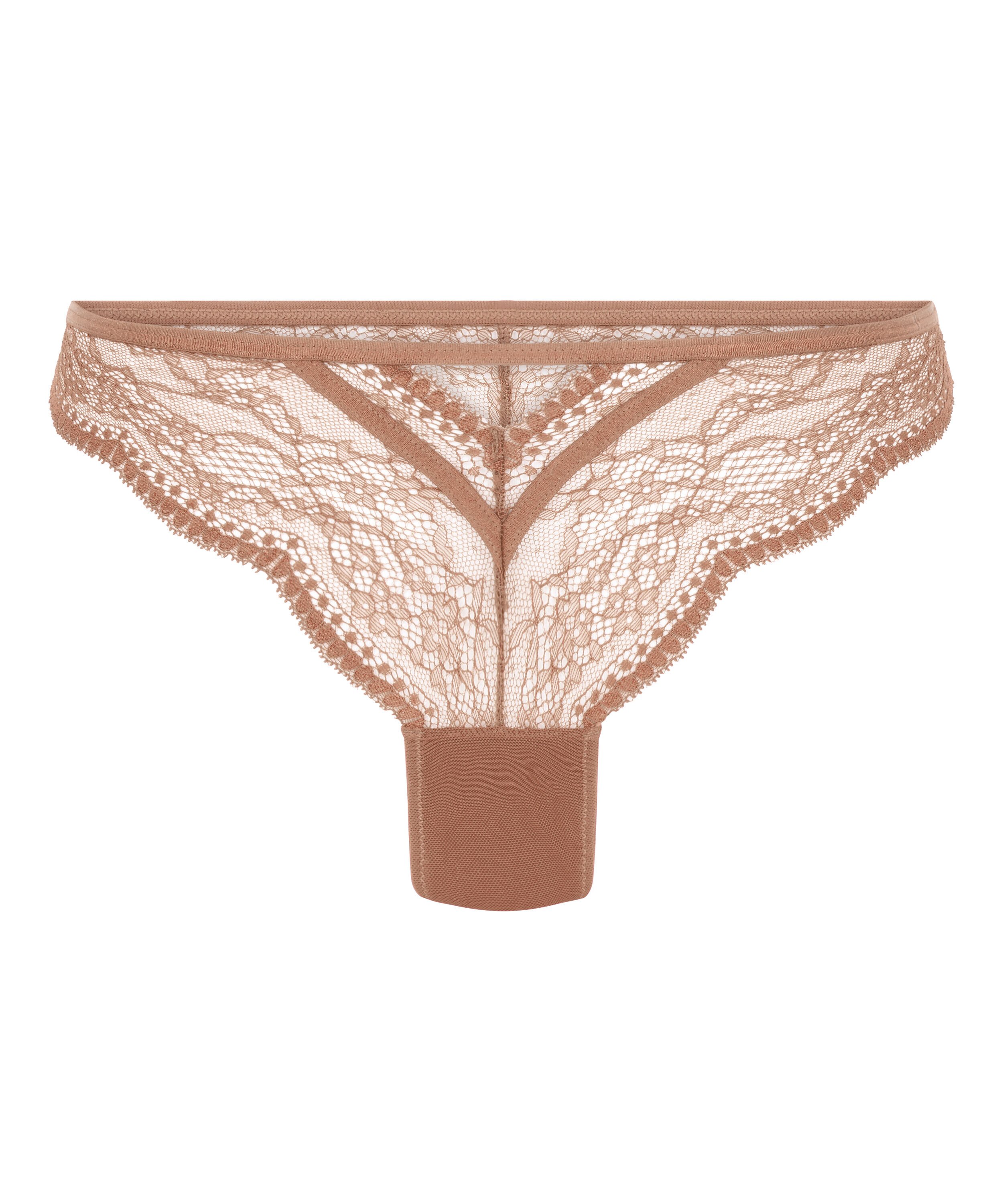 Isabelle Cheekini, Brown