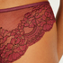 Penelope Brazilian, Red