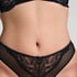 Juliette Thong, Black