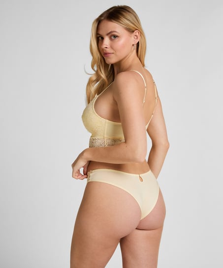 Andrea Brazilian, Yellow