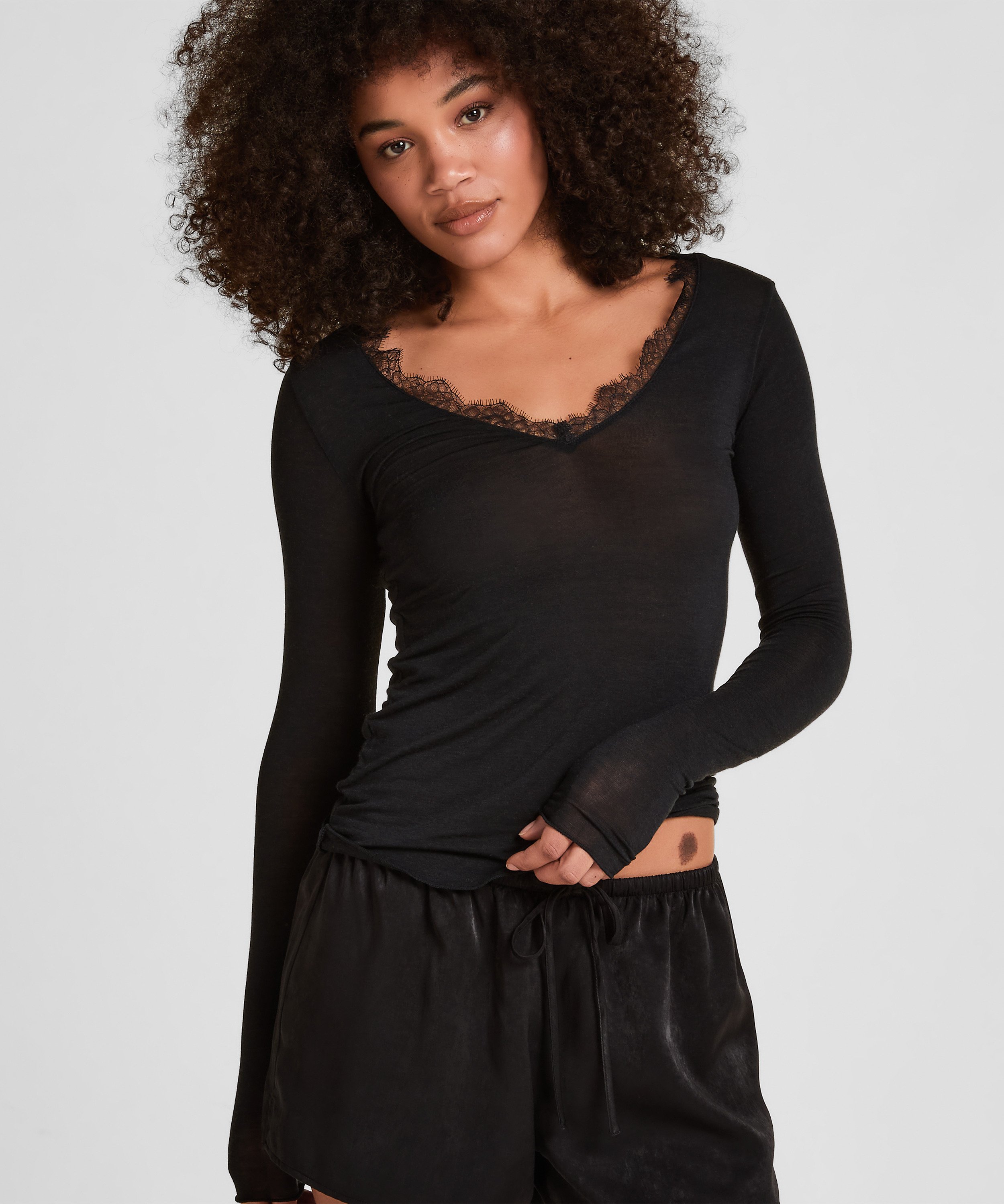 super soft Lace V-Neck shirt with Cashmere, Black, main