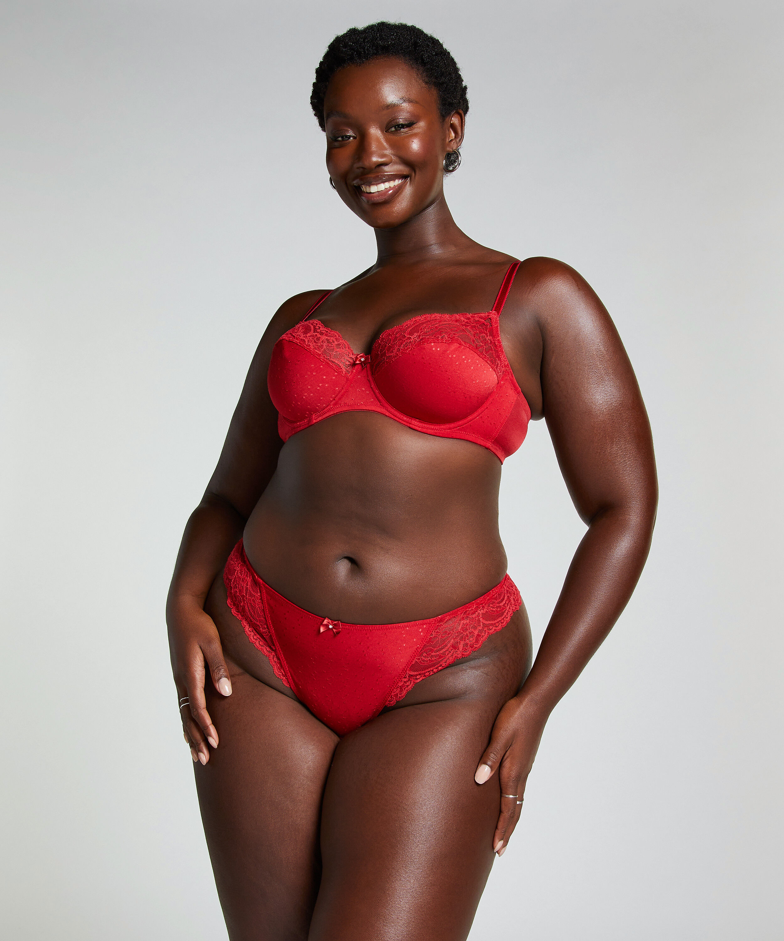 Sophie Thong, Red