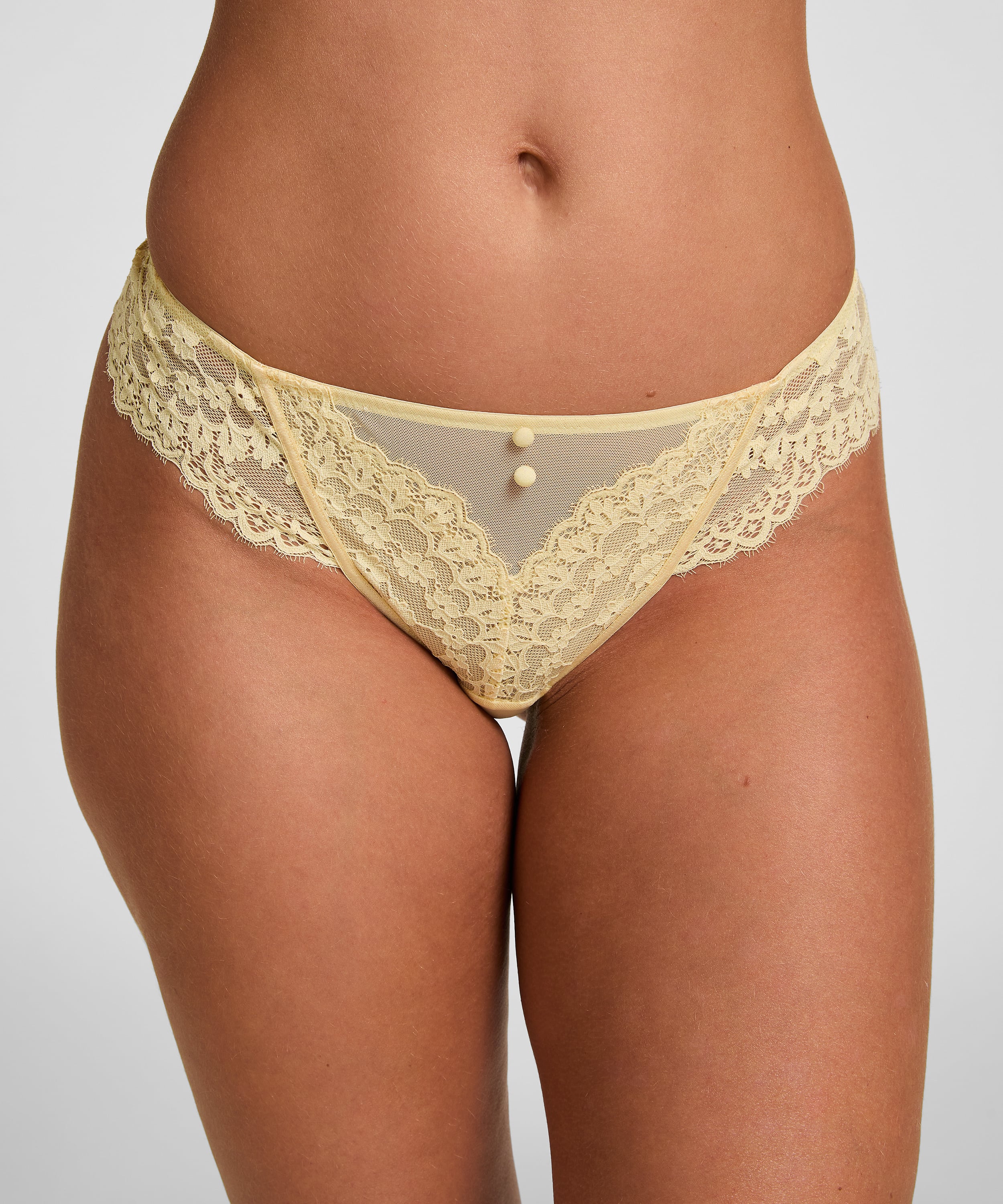 Daisy Thong, Yellow, main