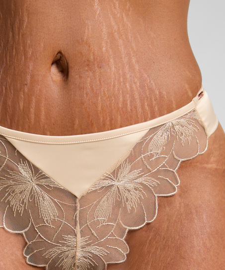 Emilia Thong, Yellow