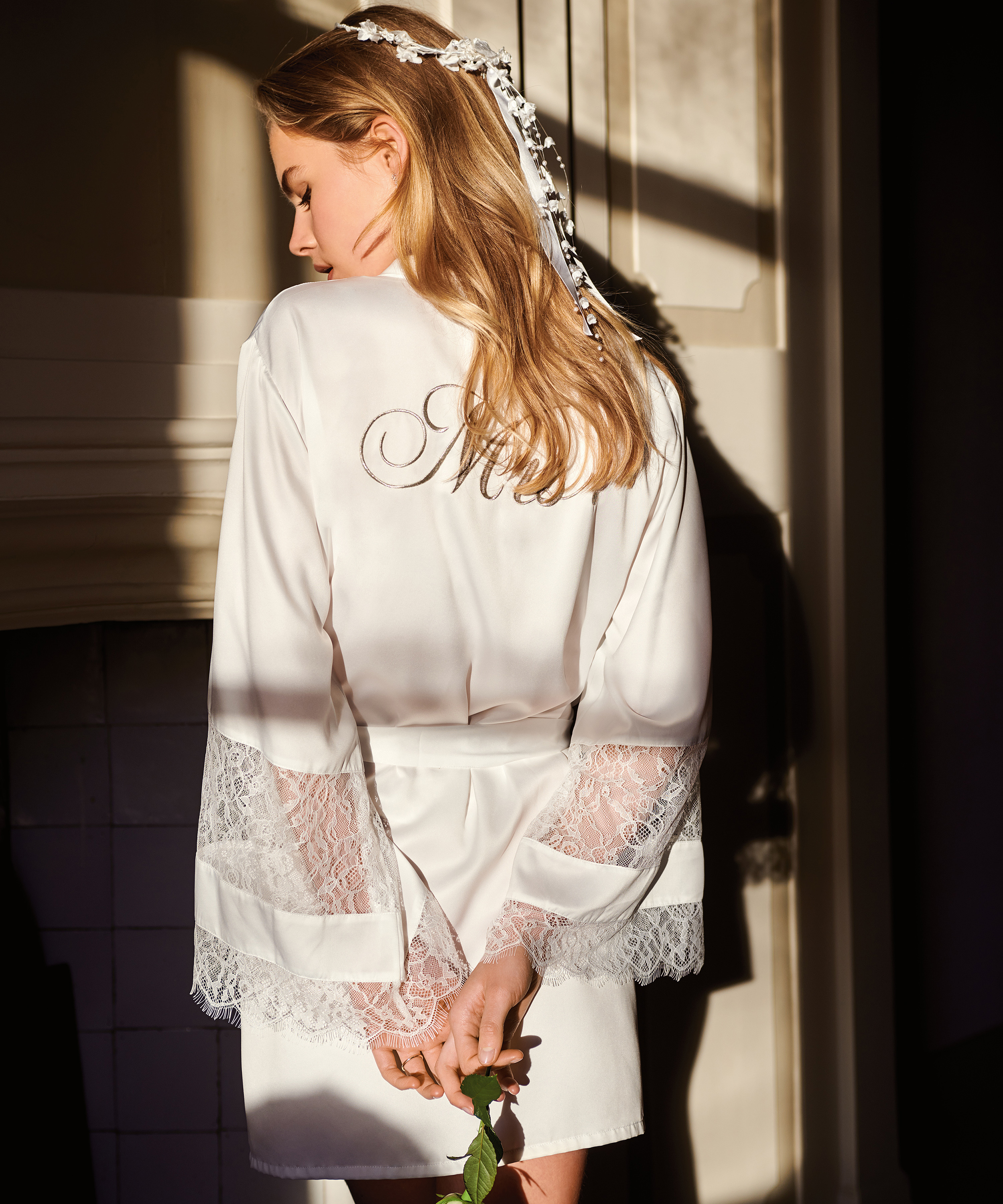 melk wit Oproepen Sherlock Holmes Kimono satin Bridal for €44.99 - All Nightwear - Hunkemöller