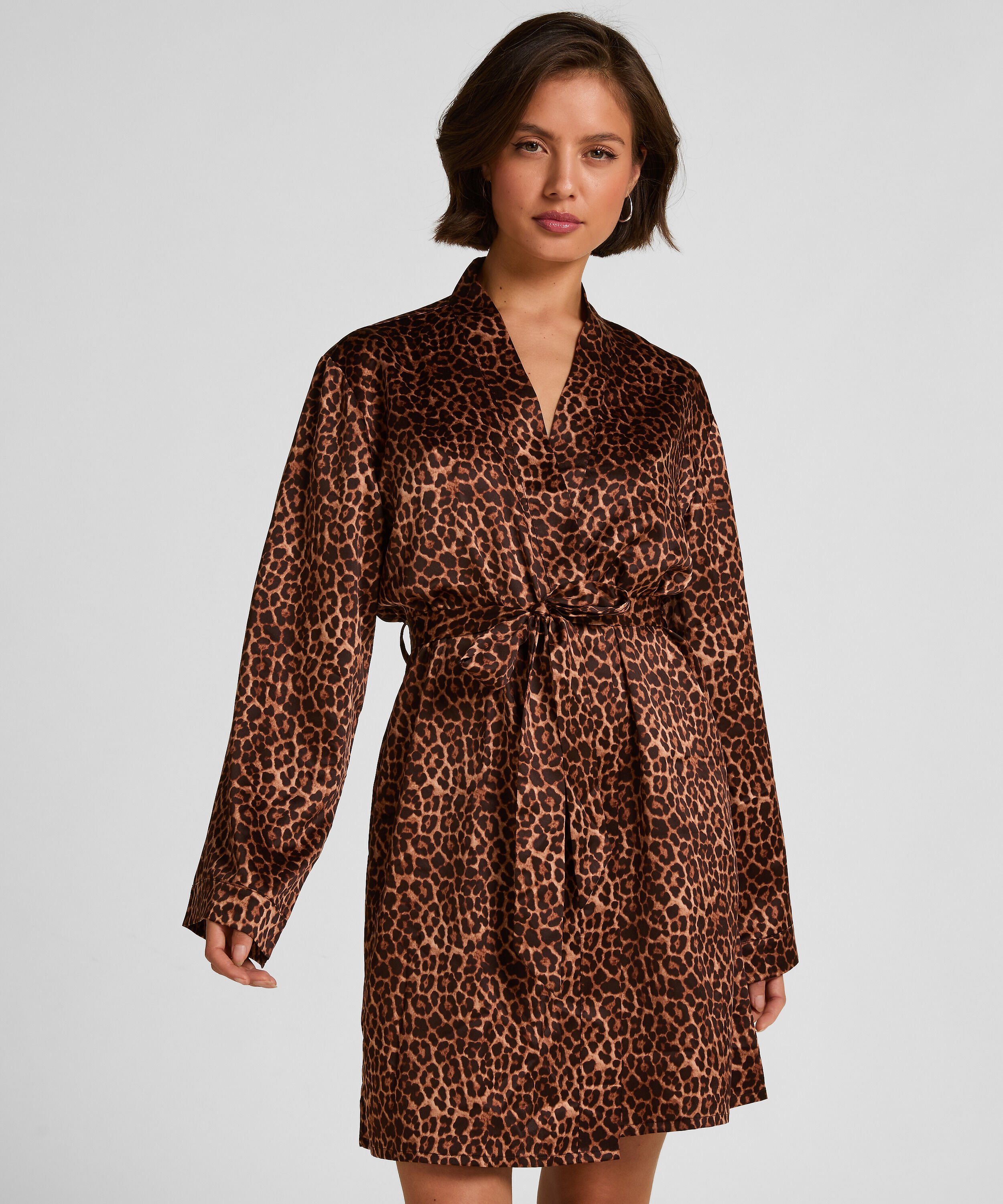 Satin kimono, Black