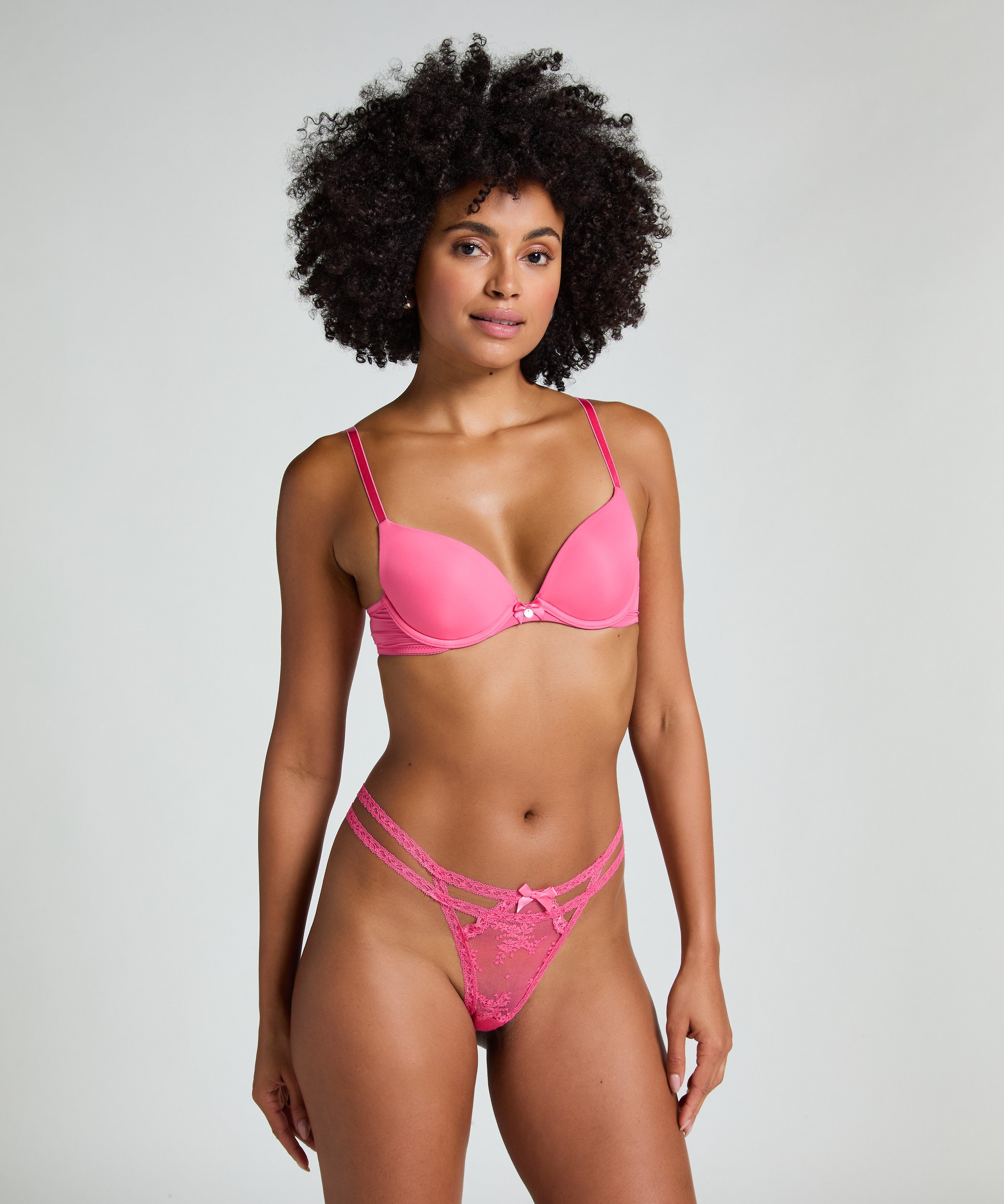 Irina Thong, Pink, main