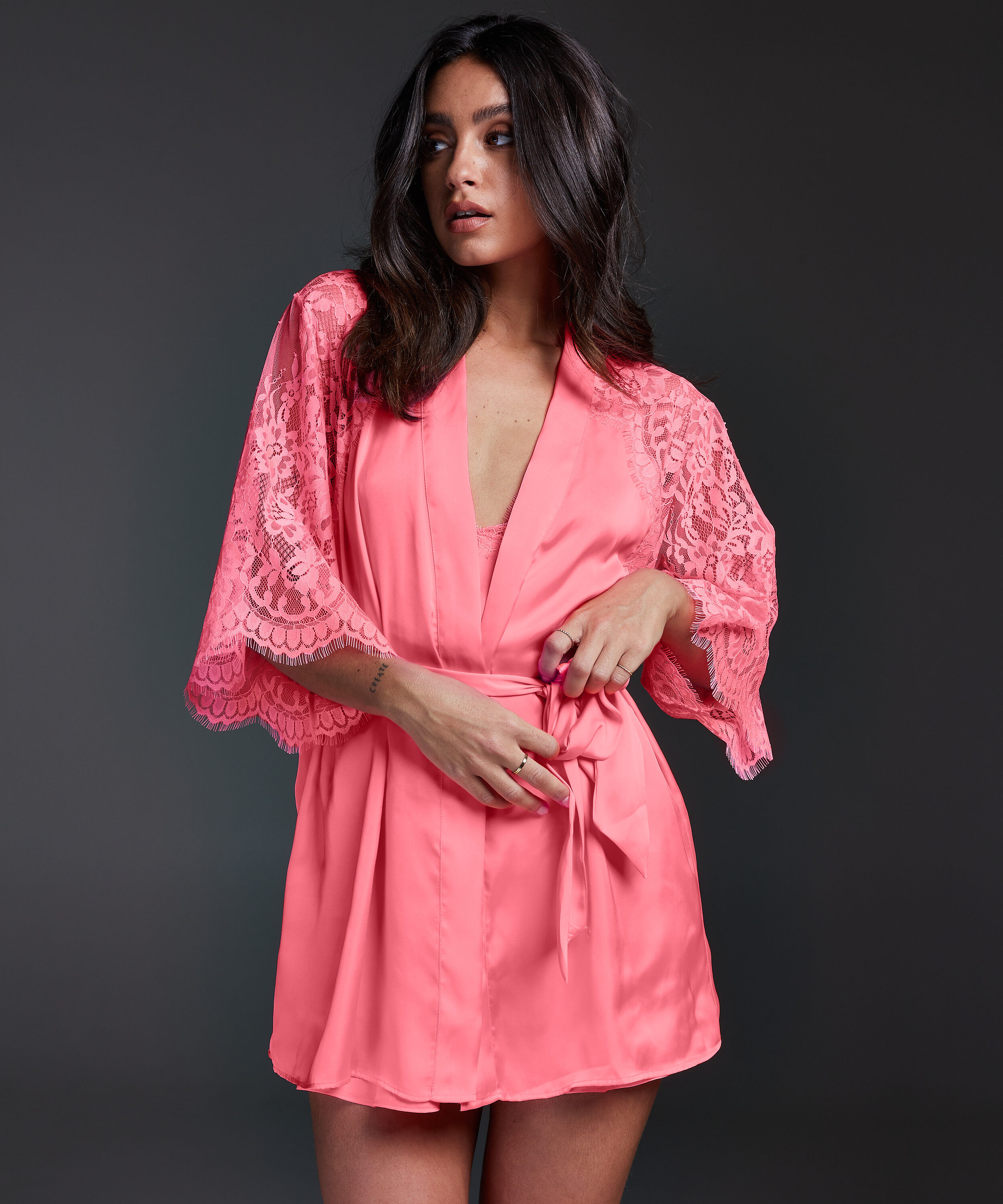 Jennifer Kimono, Pink