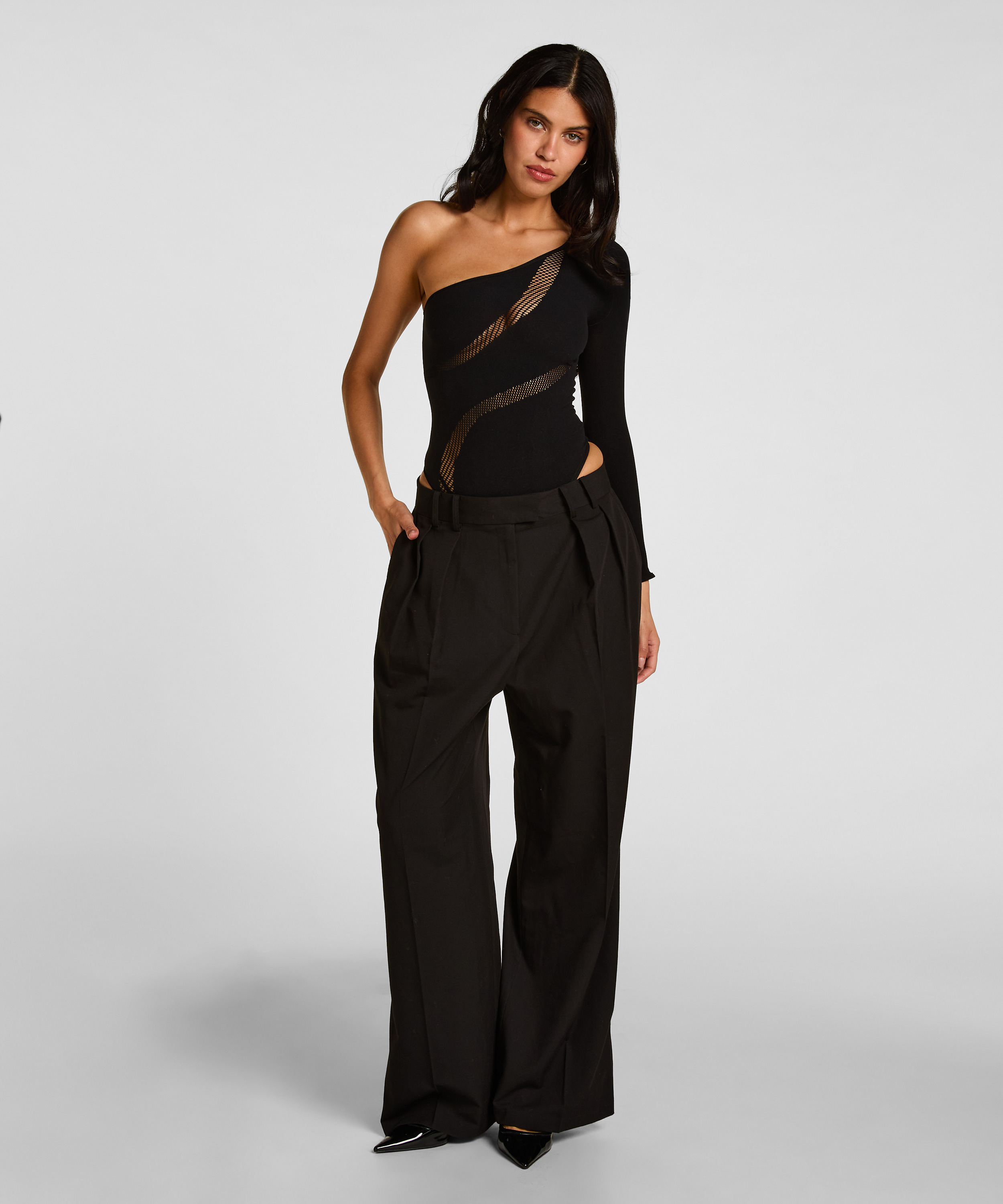 Asymmetric Body, Black, main