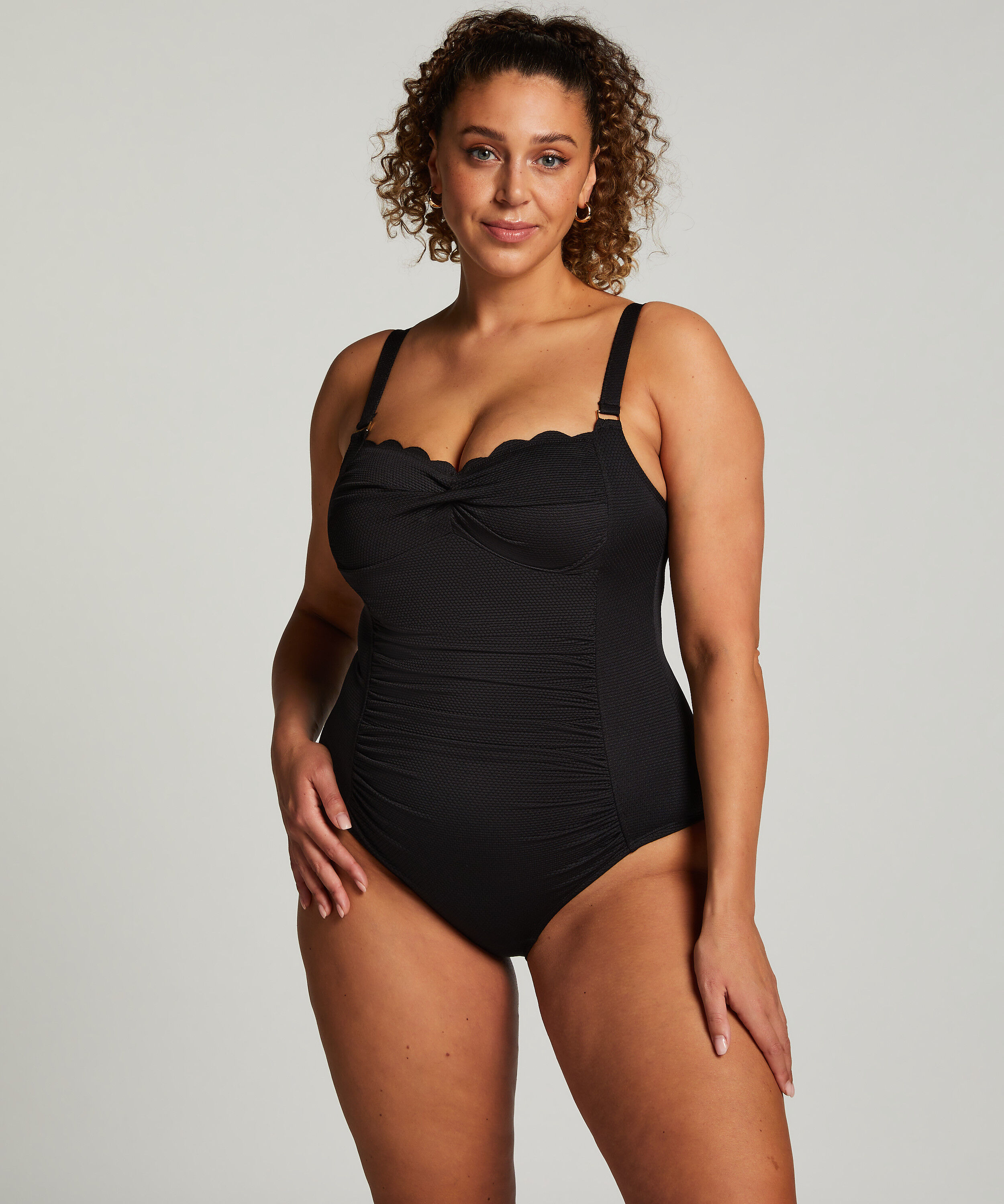 Scallop swimsuit, Black