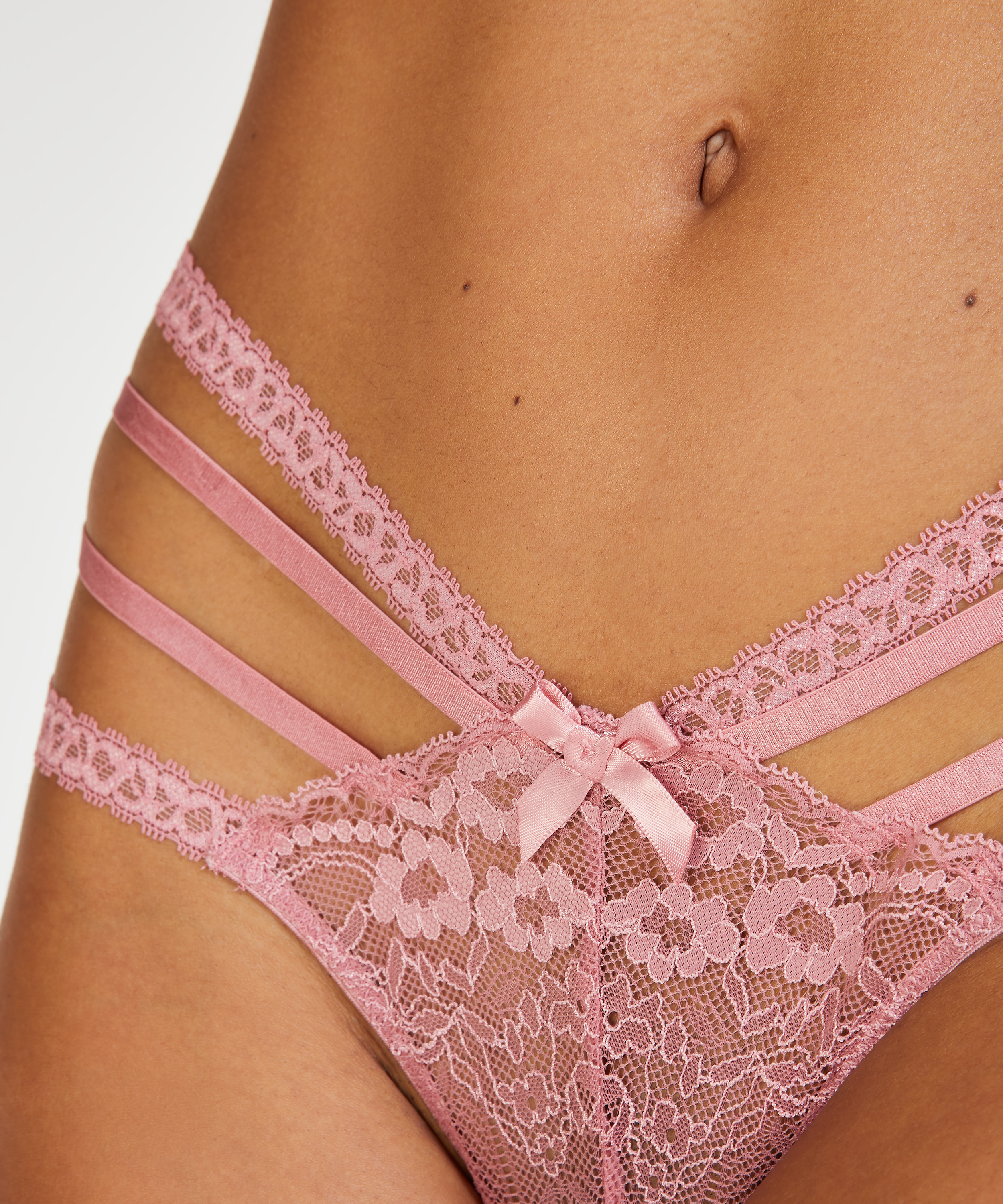 Lorraine Thong, Pink, main