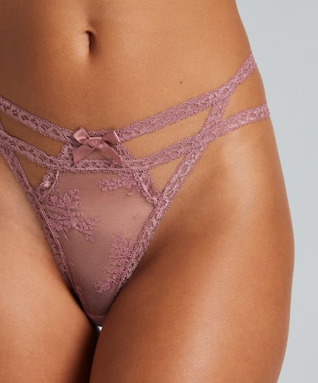 Irina Thong, Pink