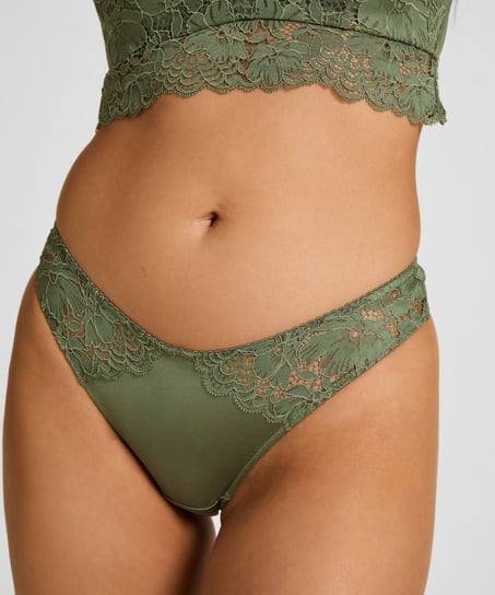 Andrea Thong, Green