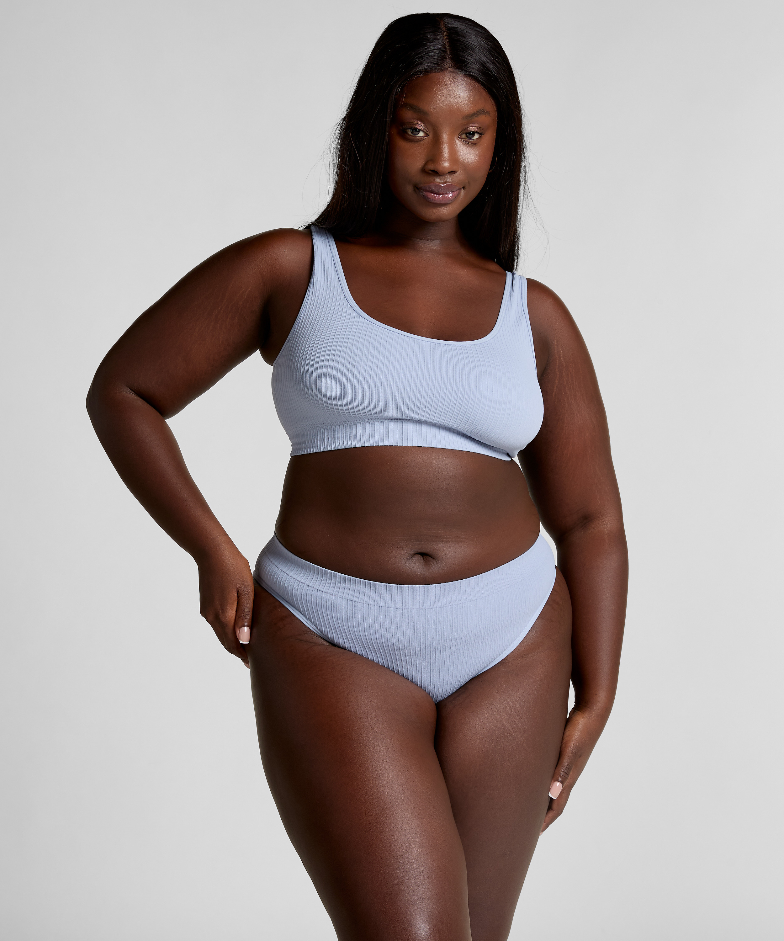 Dianne Brazilian, Blue, main