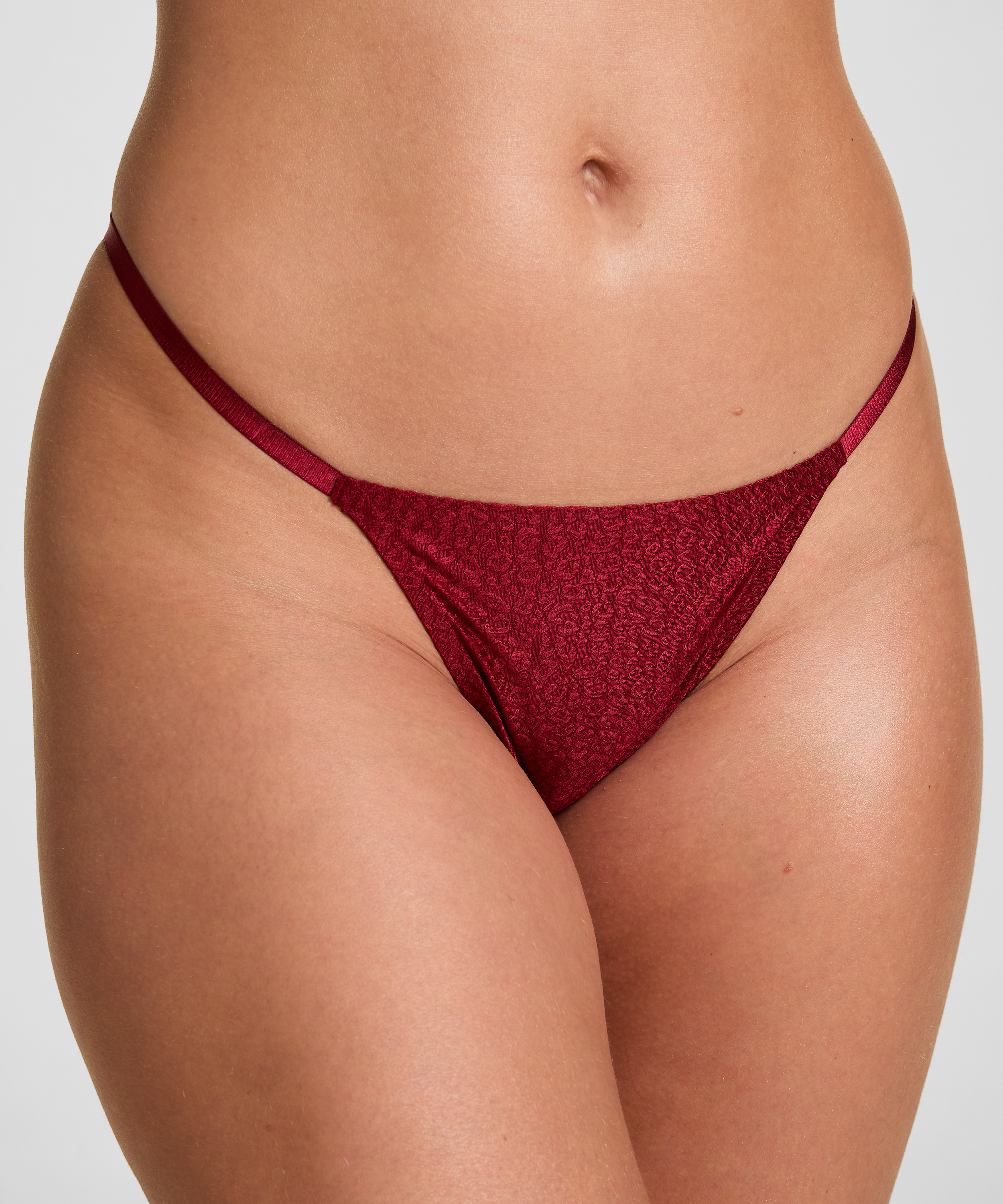 Thong Jackie, Red, main