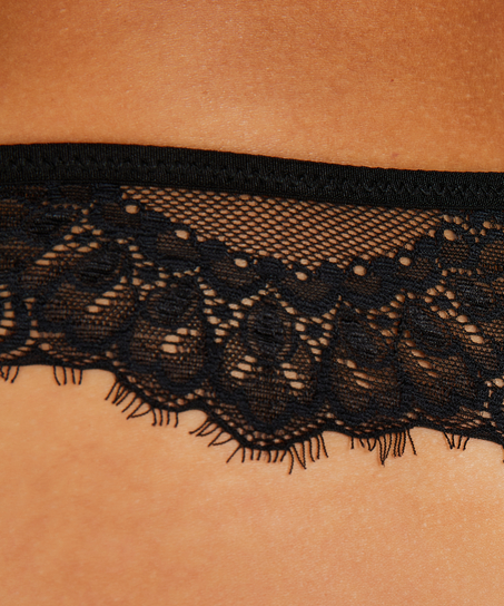 Latisha Thong, Black