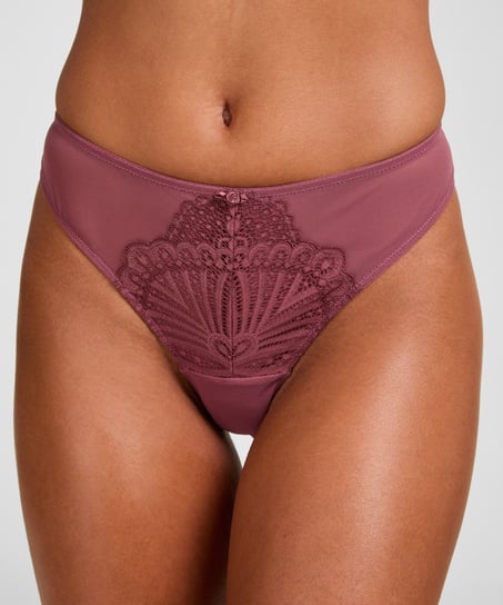 Brazilian Selena, Pink
