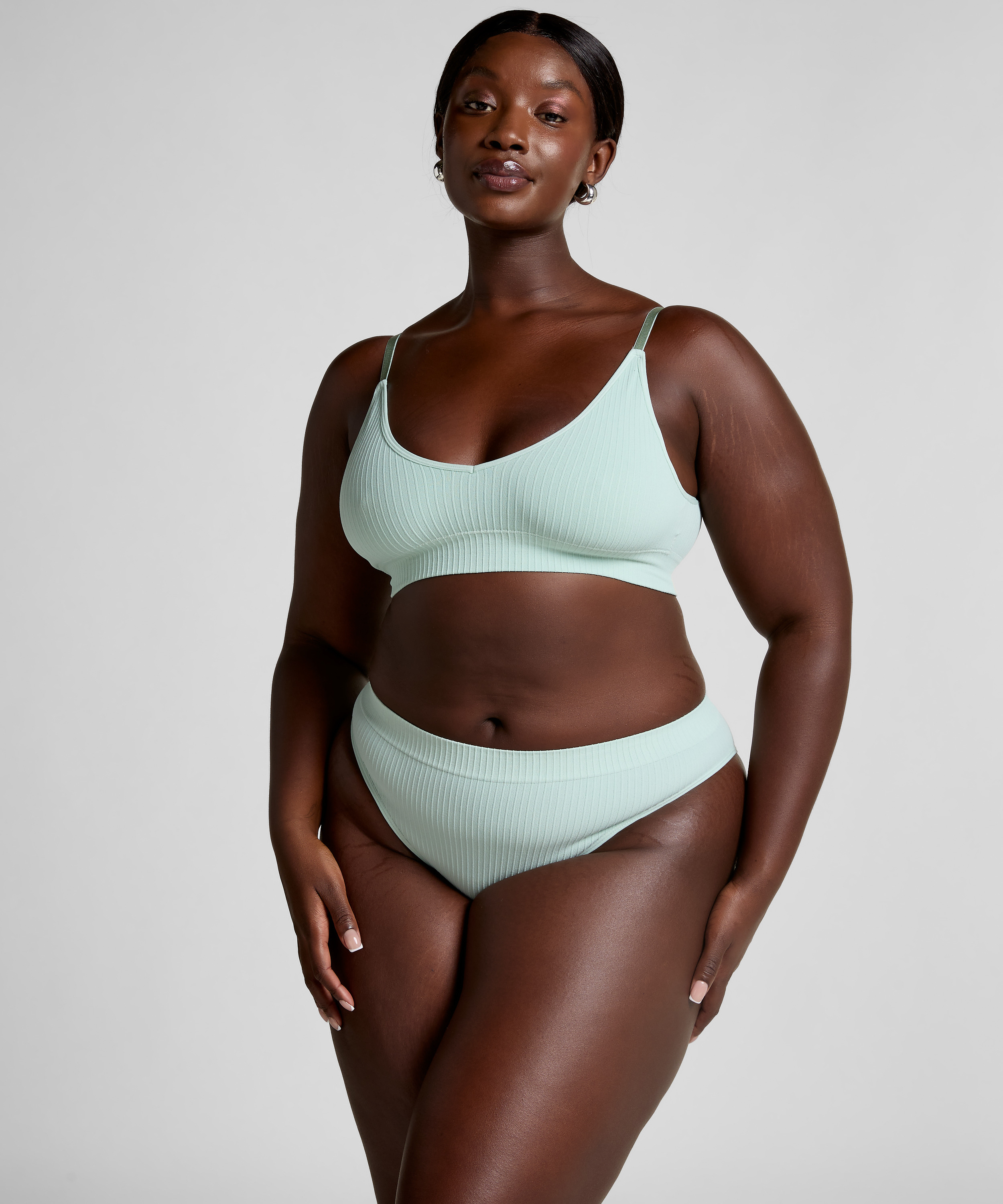 Dianne Bralette, Green, main