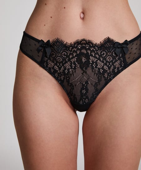 Marilee Thong, Black