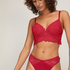 Andrea Thong, Red