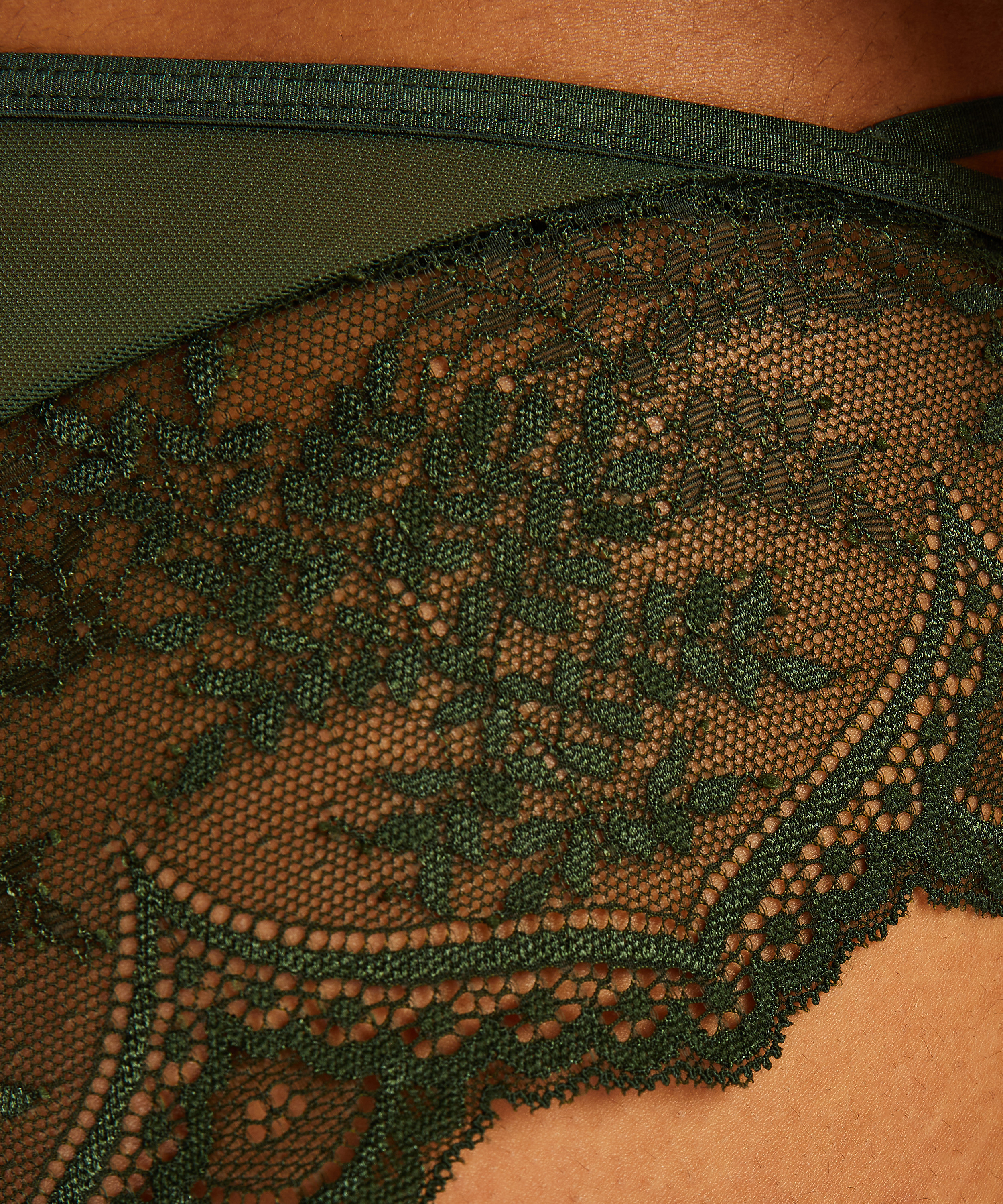 Anna Brazilian, Green, main