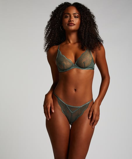 Isabelle Thong, Green