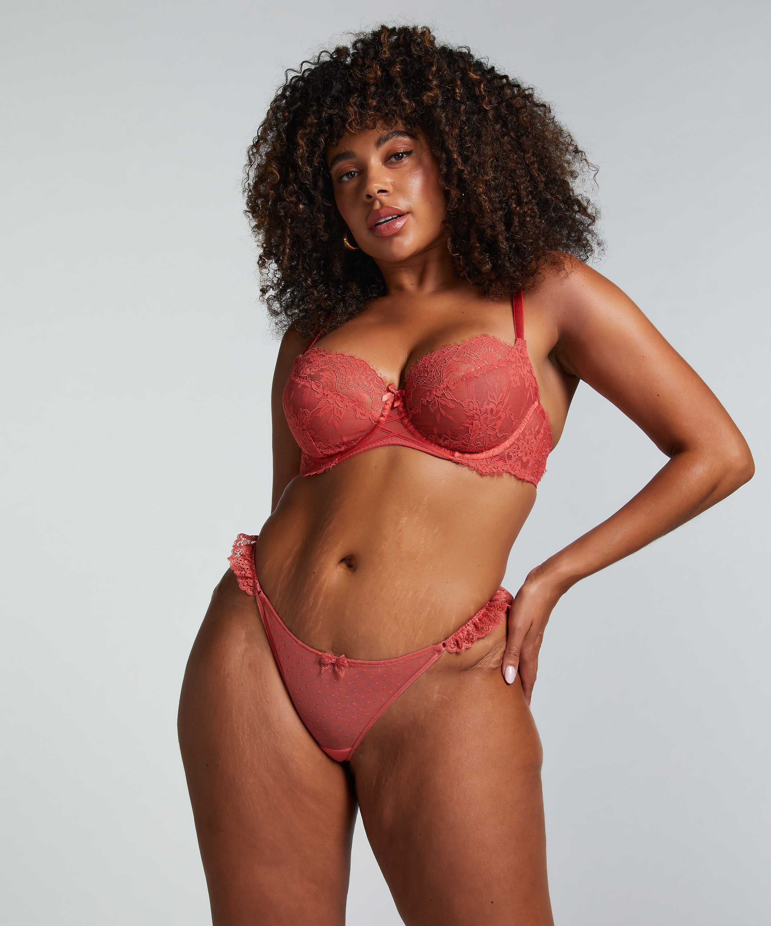Mary Thong, Red