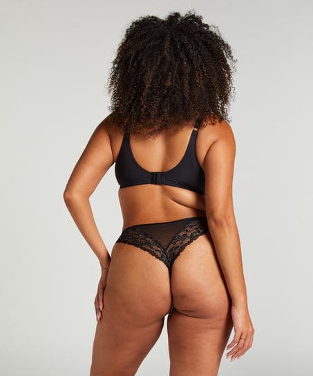 Izara Brazilian, Black