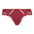 Yvenne Brazilian, Red