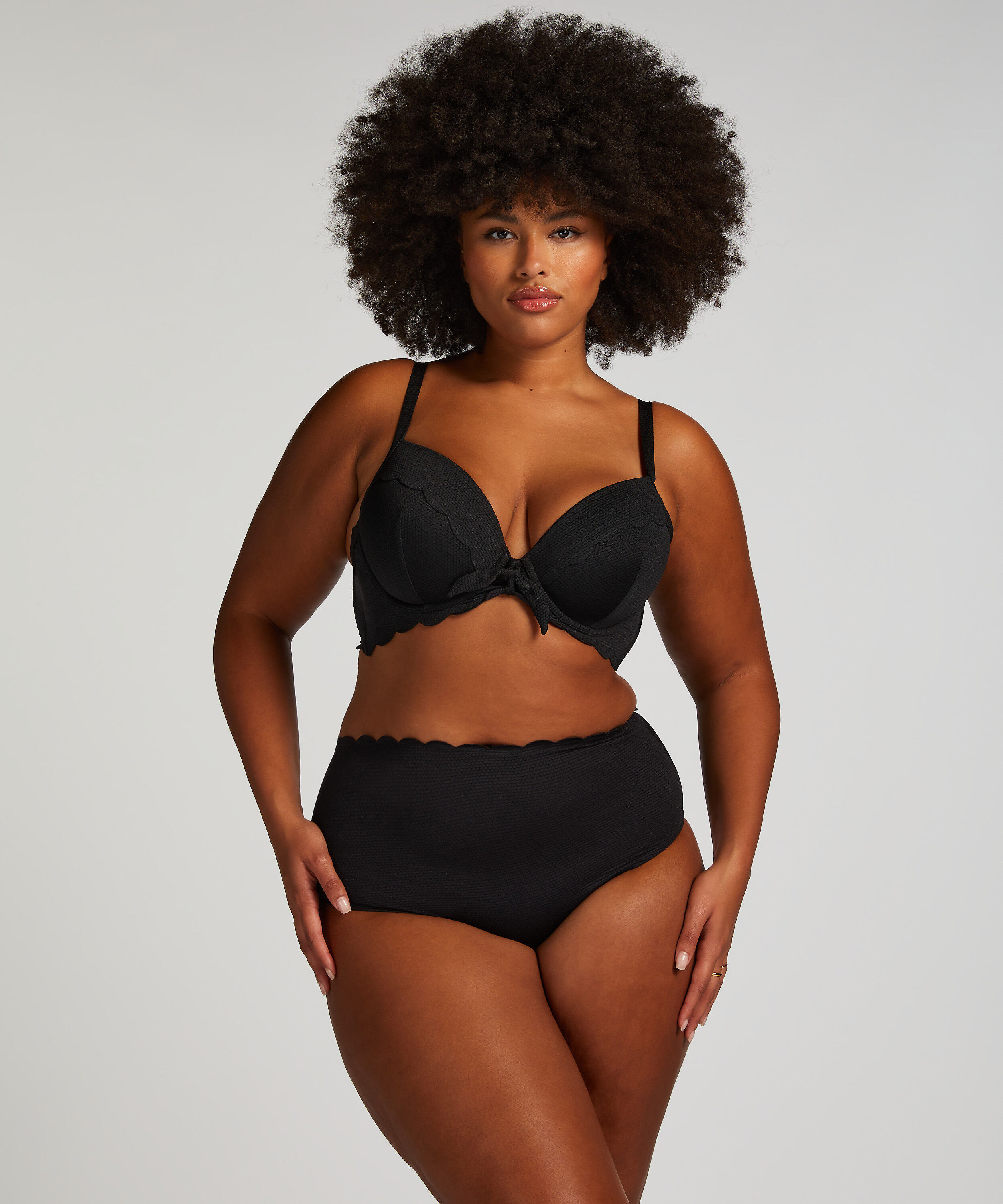 Scallop padded underwired bikini-top, Black