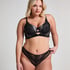 Juliette Thong, Black