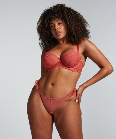Mary Thong, Red