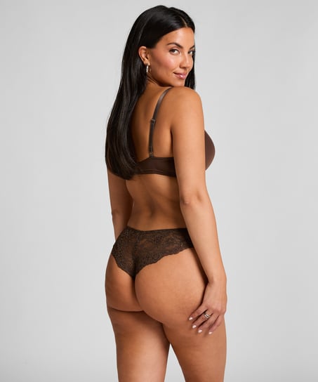 Maggie Brazilian, Brown