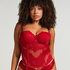 Charlotta Bustier, Red