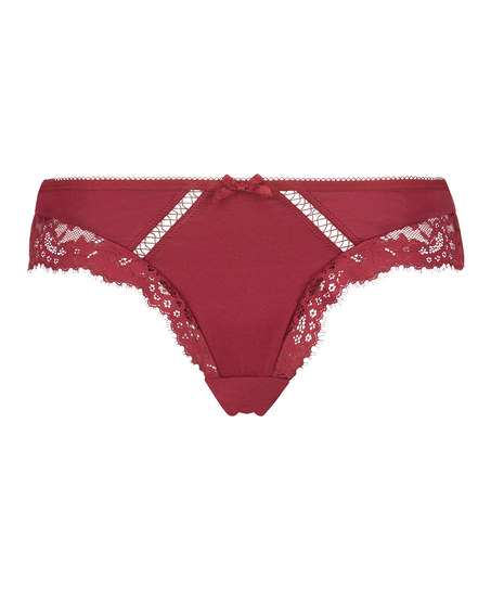 Yvenne Brazilian, Red