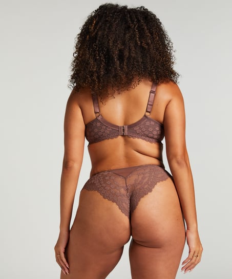 Daisy Brazilian, Brown