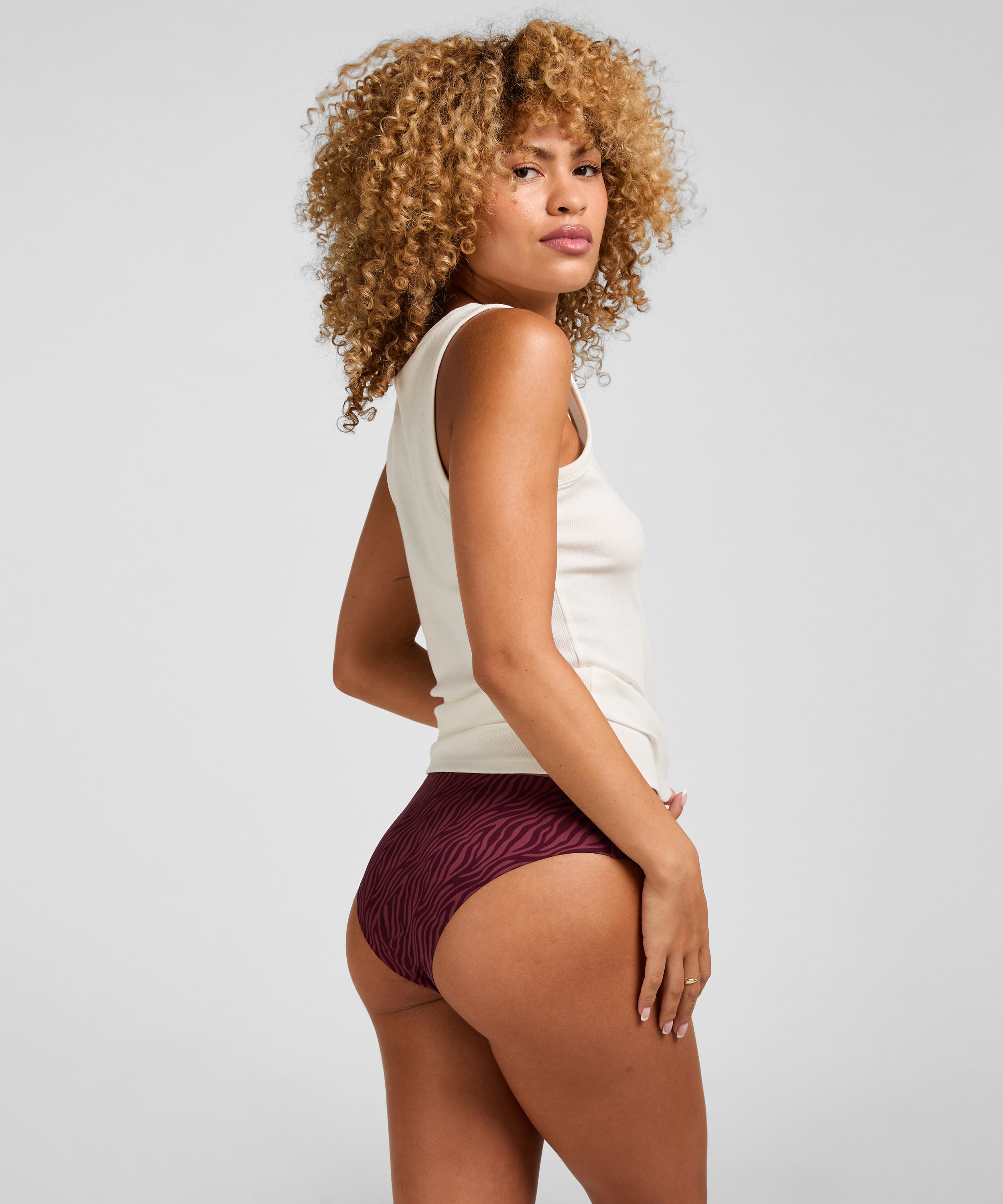 Invisible Brazilian, Red, main