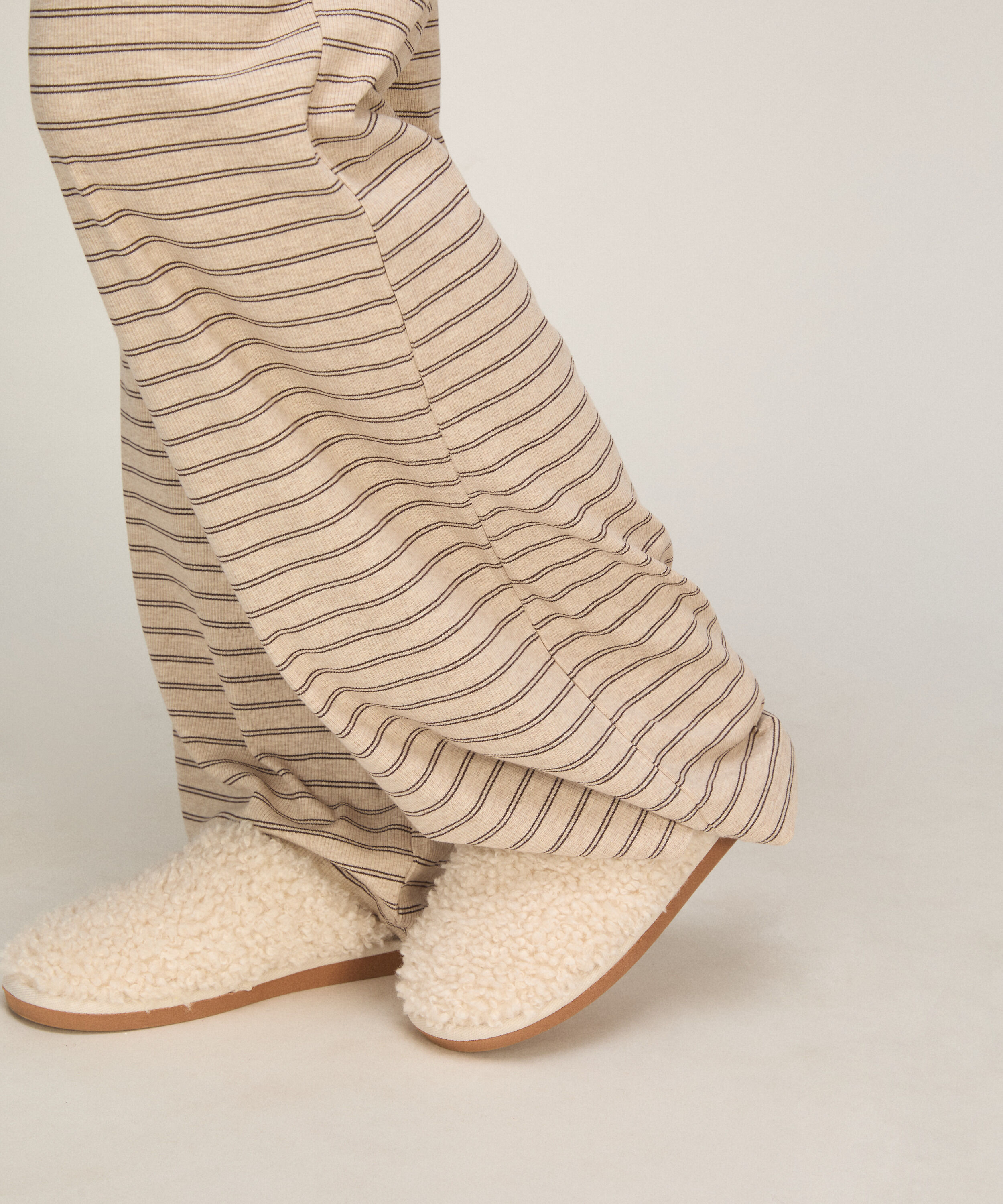 Slipper Curly Fur, White