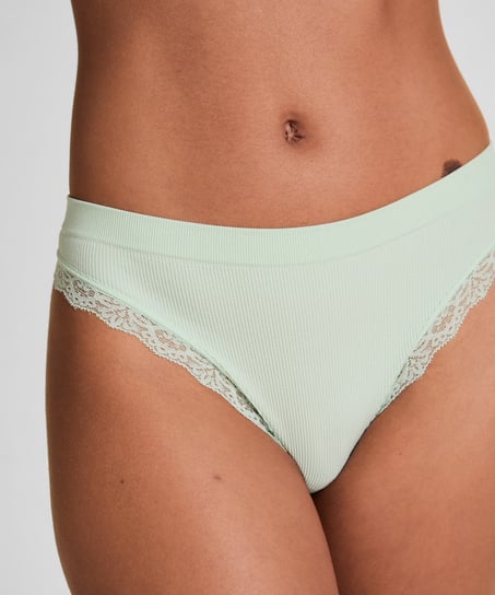 Lola Thong, Green