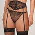 Peonie Waspie, Black