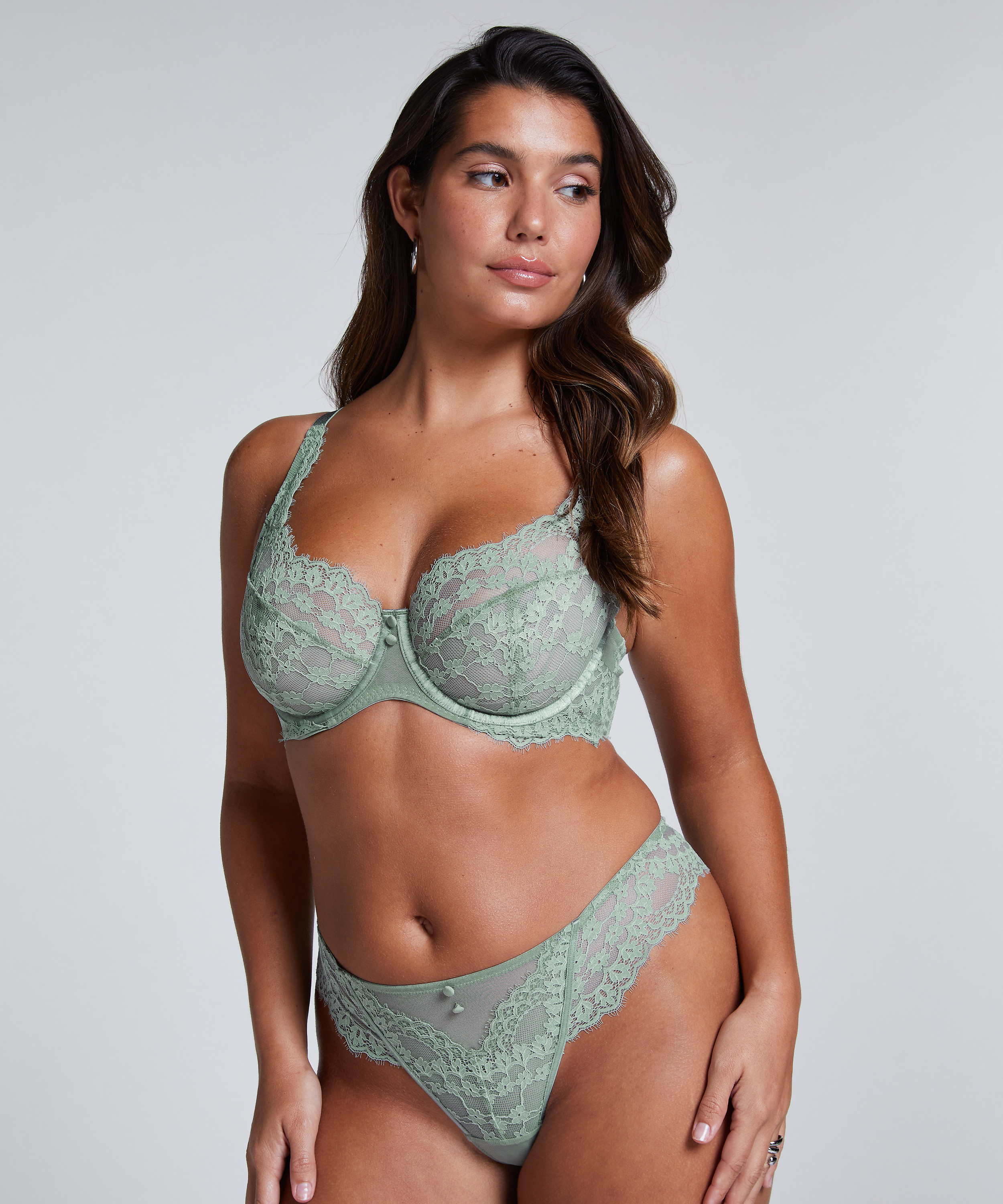 Daisy Thong, Green, main