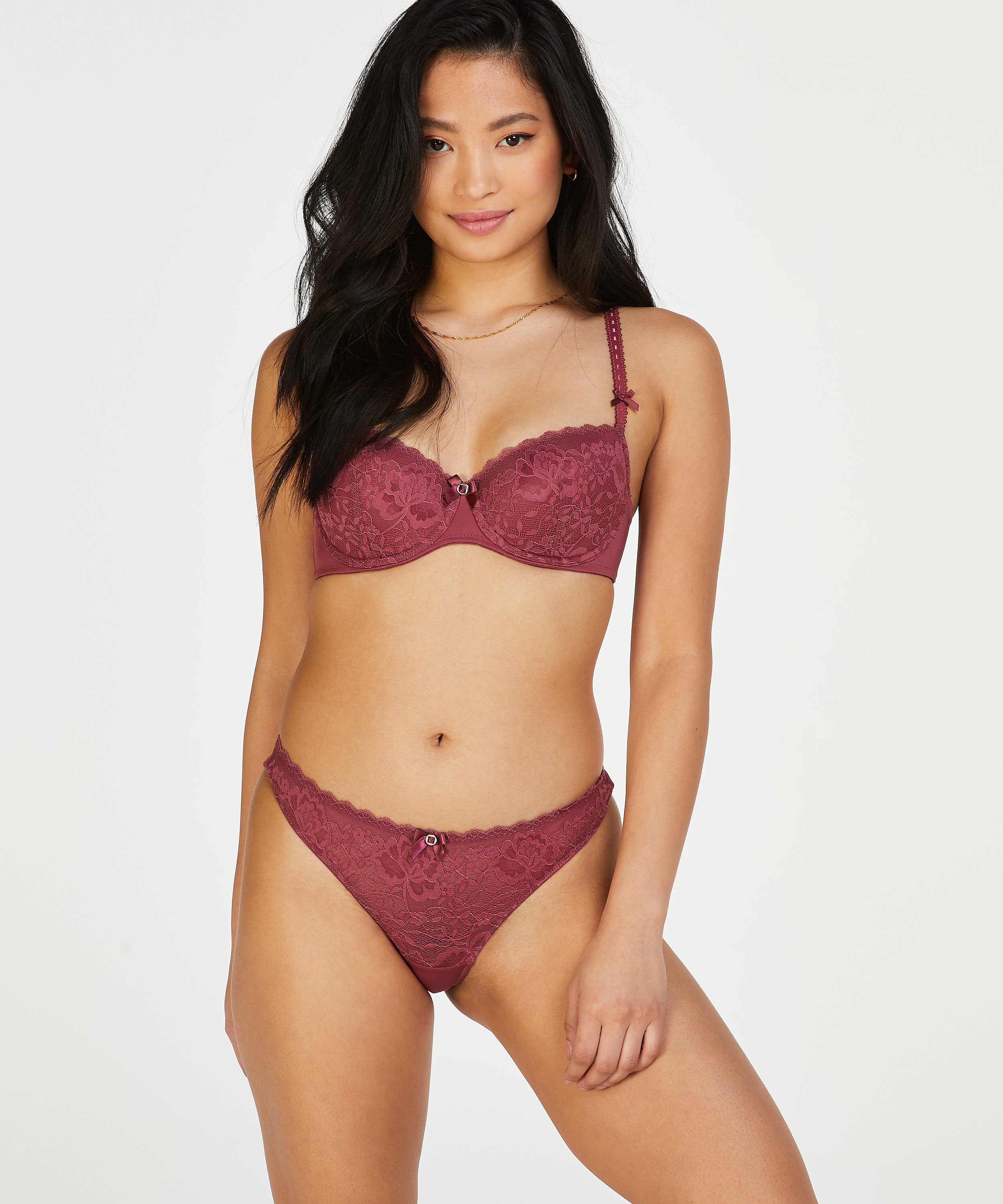 Maya Thong, Red, main