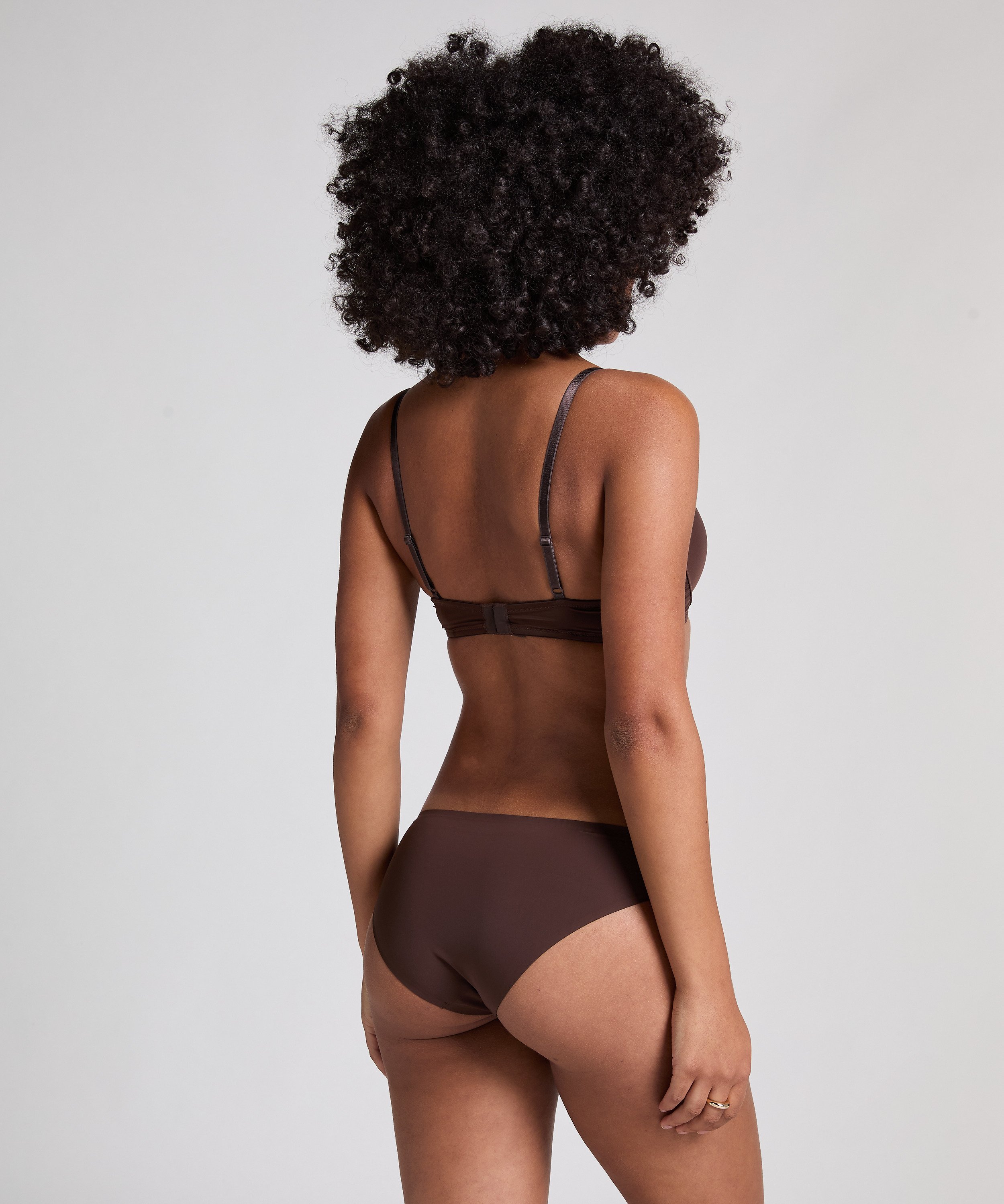 Invisible Brazilian, Brown, main