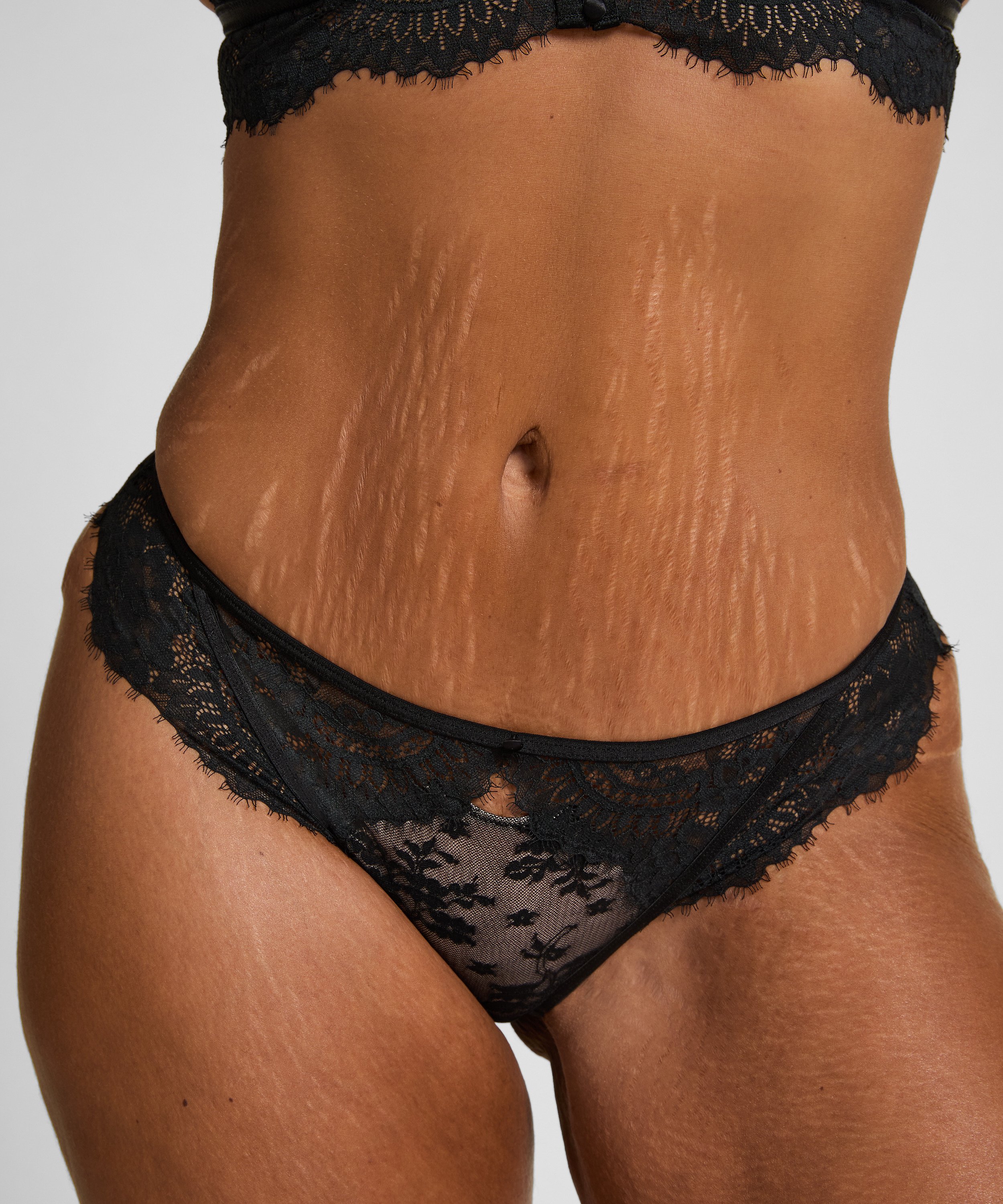 Lou Brazilian, Black, main