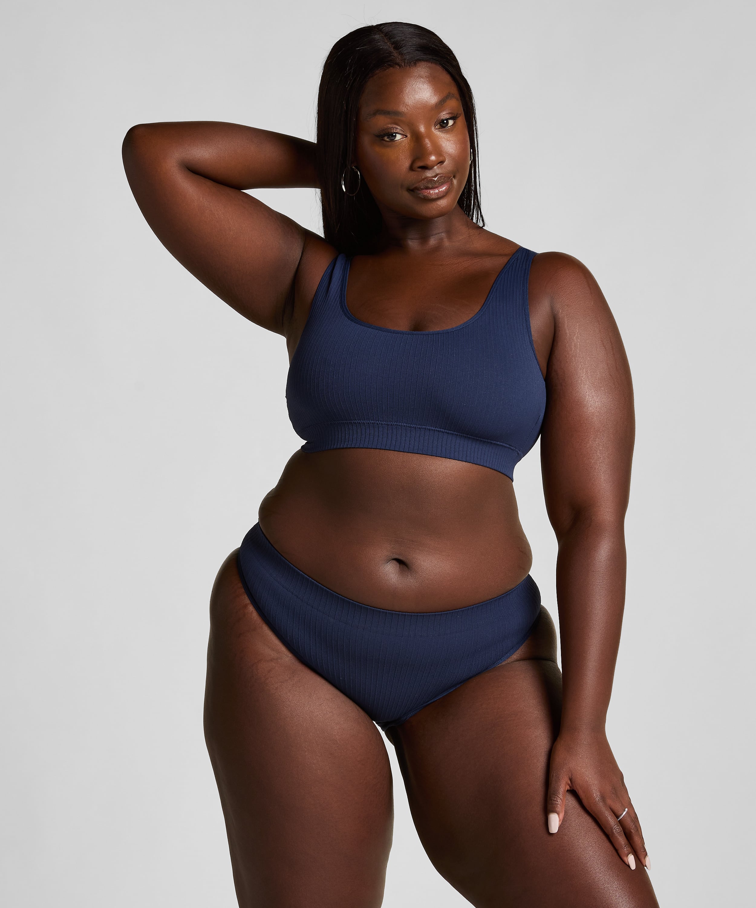 Dianne Brazilian, Blue, main