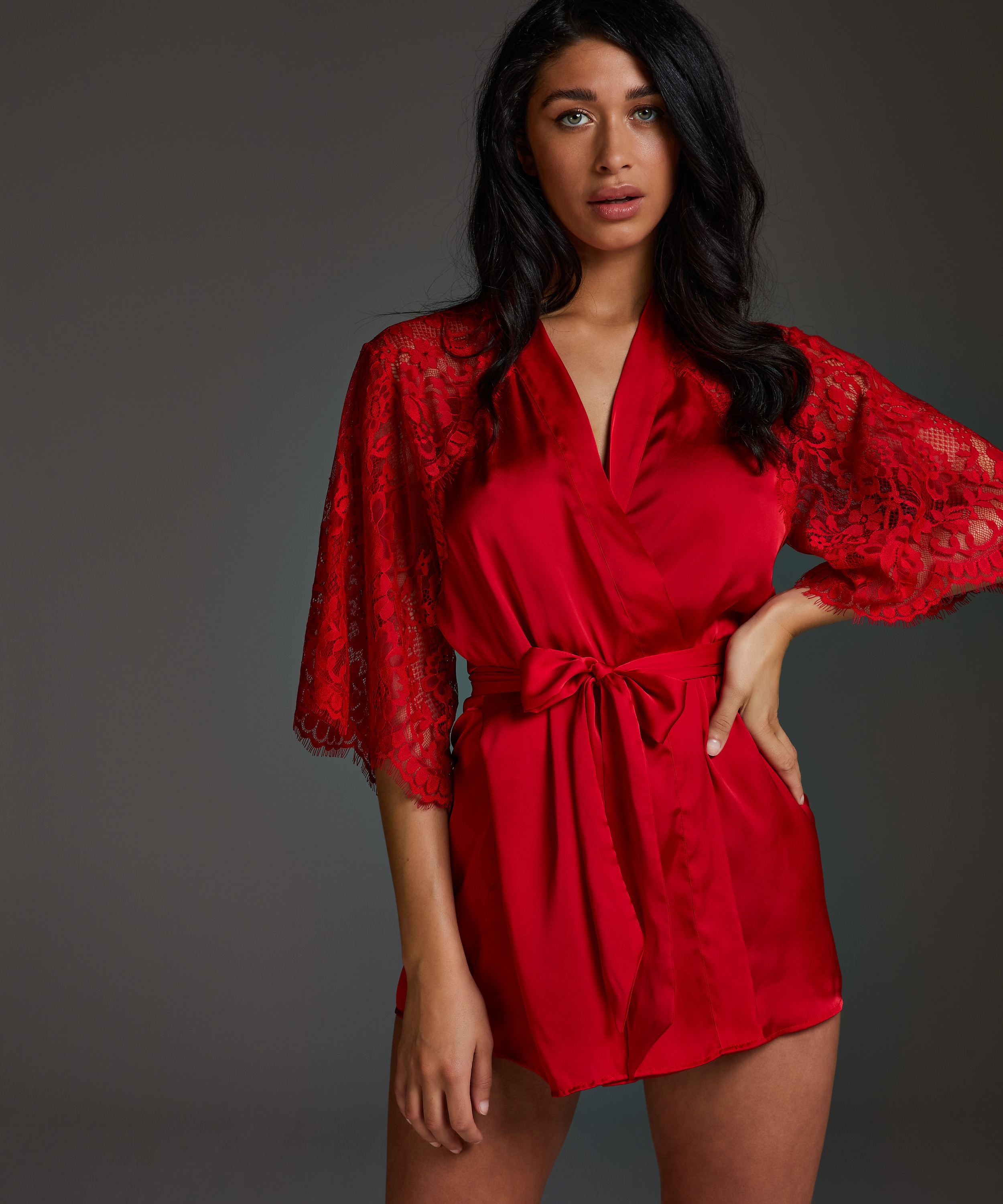 Jennifer Kimono, Red, main